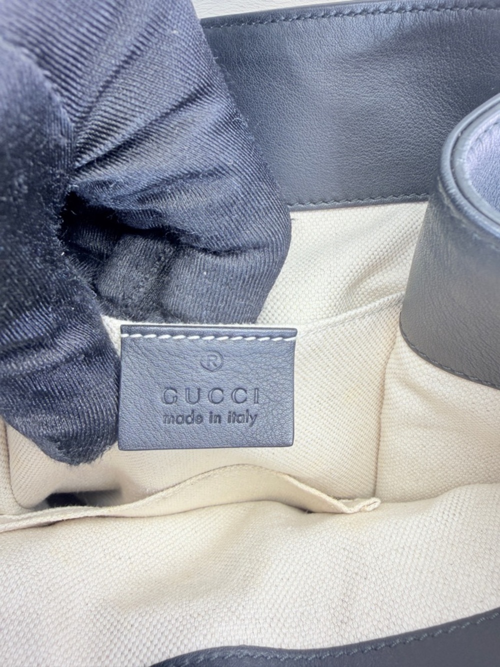 Gucci Queen Margaret Pearl Heart Flap Chain Backpack Black - Picture 13 of 15